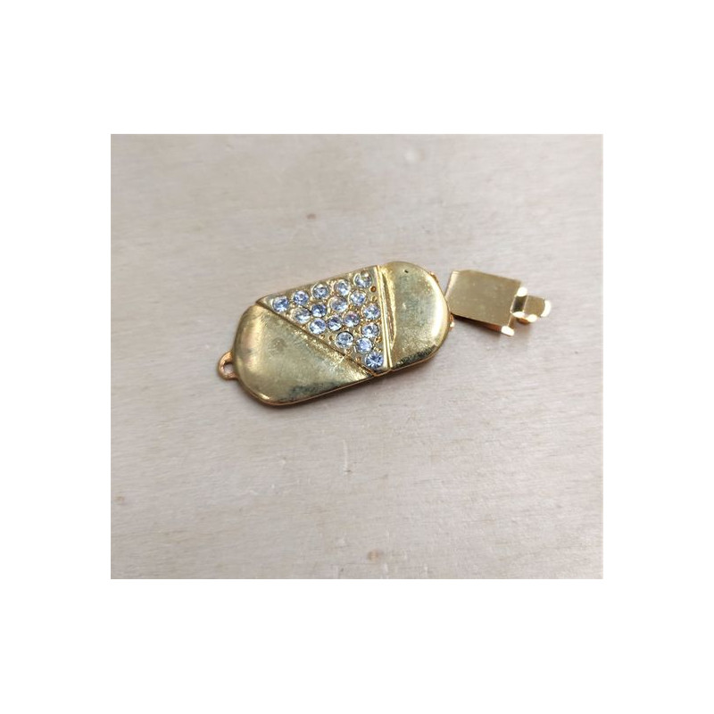 Chiusura a cassetta in zama con strass.